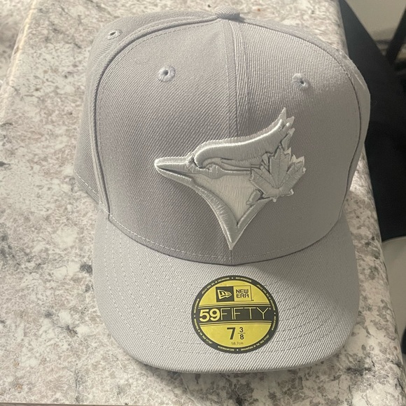 Toronto Blue Jays Hat New Era Fitted Hat - Picture 1 of 6